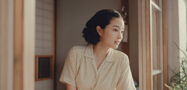 遠い山なみの光