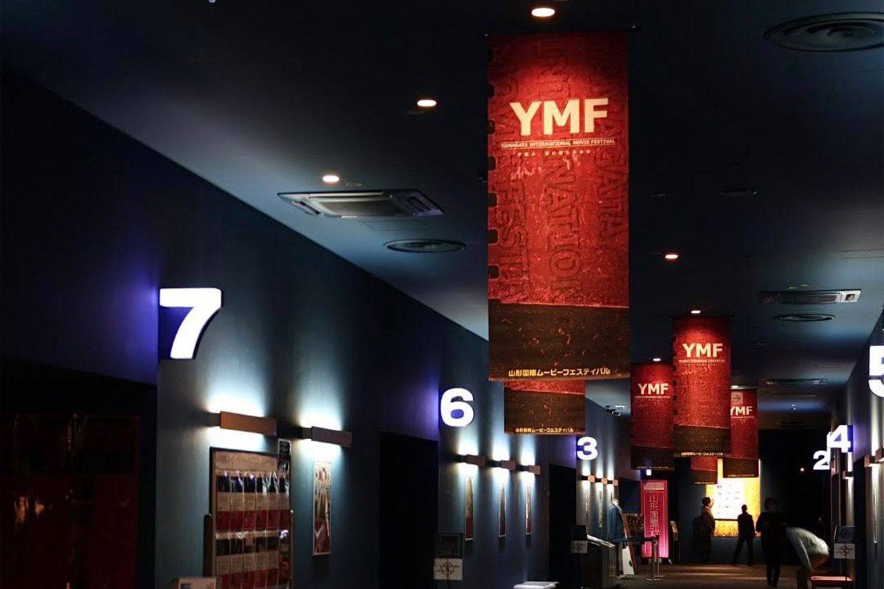 YMF2025開催！シアター入り口はYMFの幕が飾られました