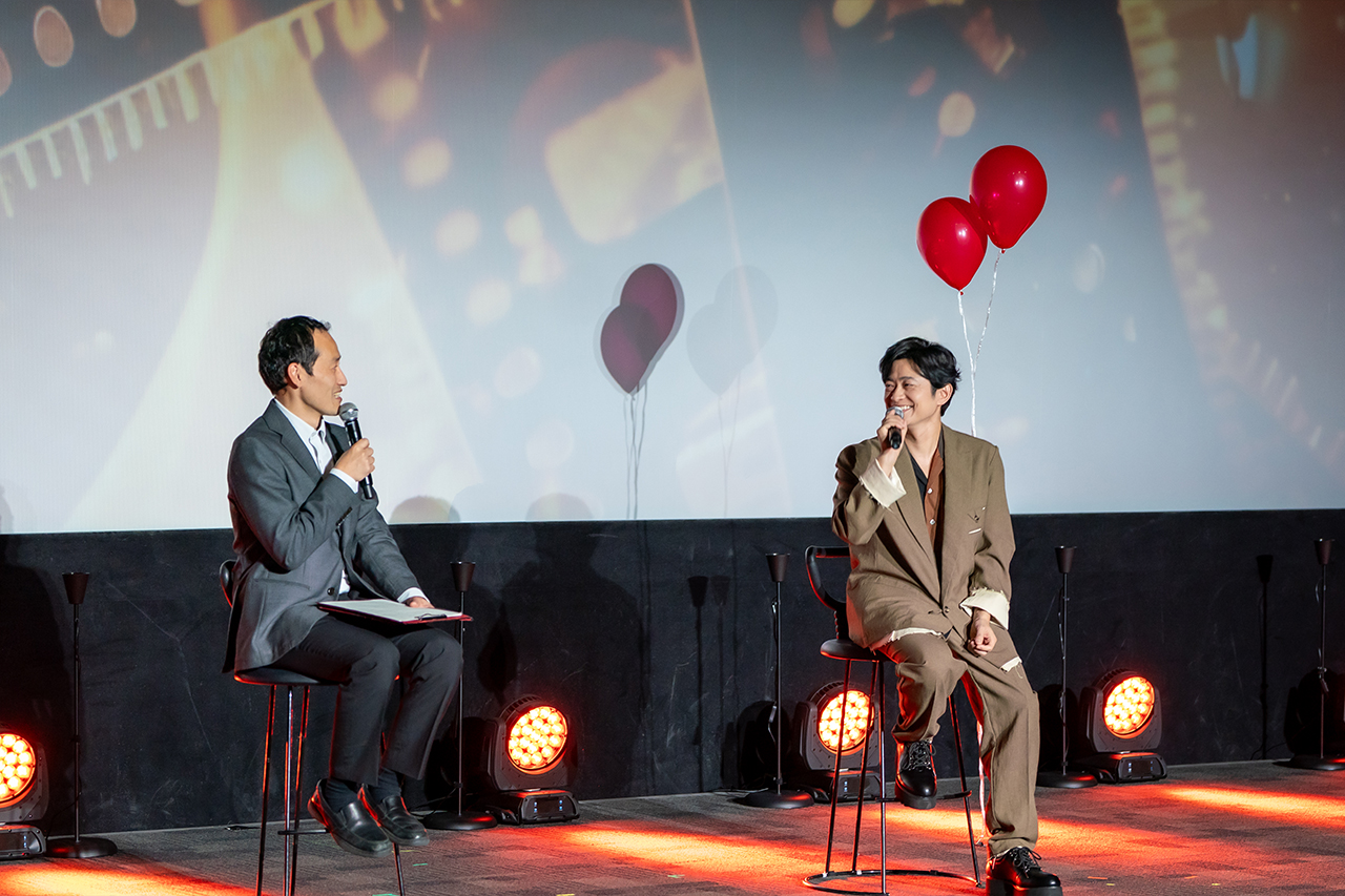 『IT／イット ウェルカム・トゥ・デリー 第1話（字幕版）』舞台挨拶・（左から）MCと対談する下野紘さん